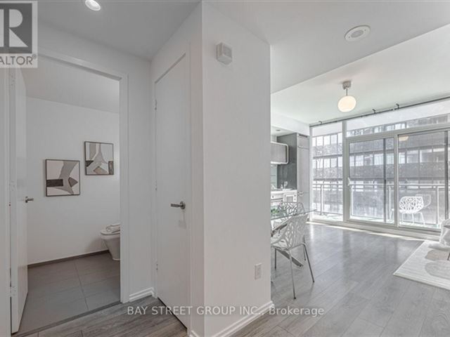 Chaz Yorkville - 3811 45 Charles Street East - photo 3