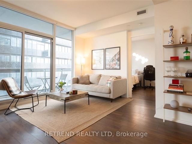 Chaz Yorkville - 3311 45 Charles Street East - photo 2