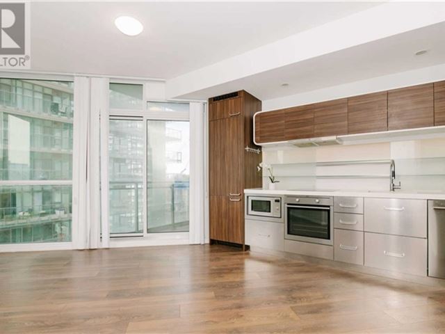 Chaz Yorkville - 2602 45 Charles Street East - photo 3