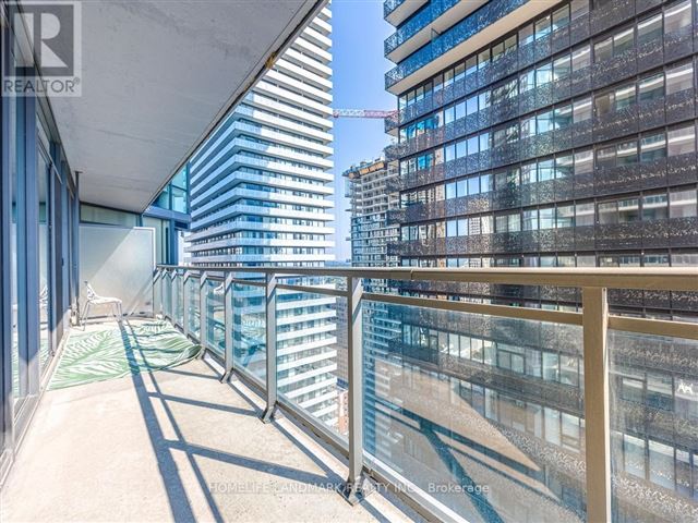 Chaz Yorkville - 3811 45 Charles Street East - photo 3