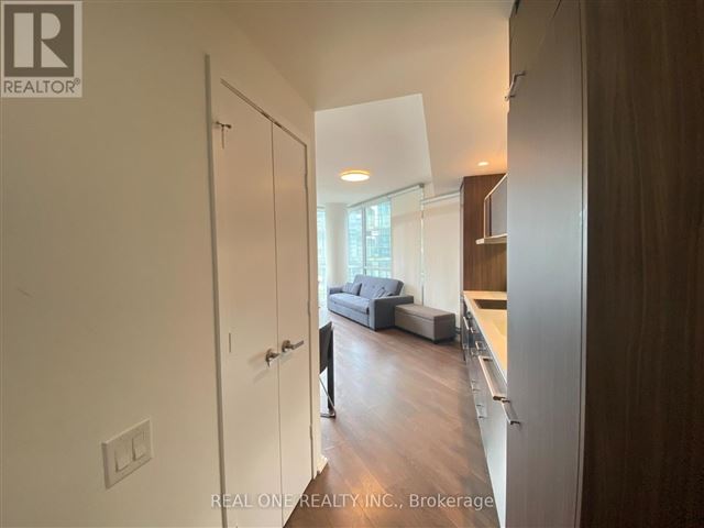 Chaz Yorkville - 1602 45 Charles Street East - photo 2