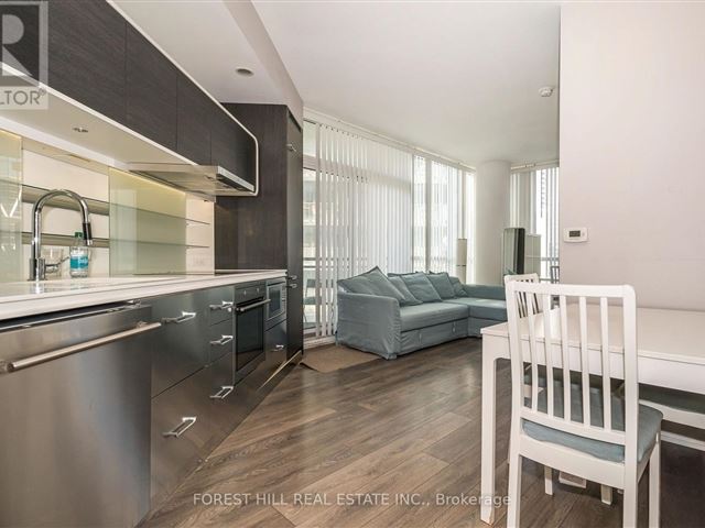 Chaz Yorkville - 1106 45 Charles Street East - photo 3