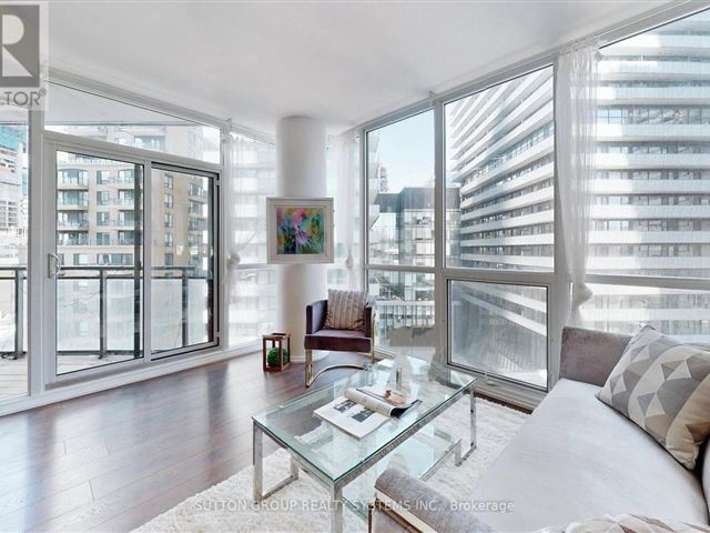 Chaz Yorkville - 909 45 Charles Street East - photo 3