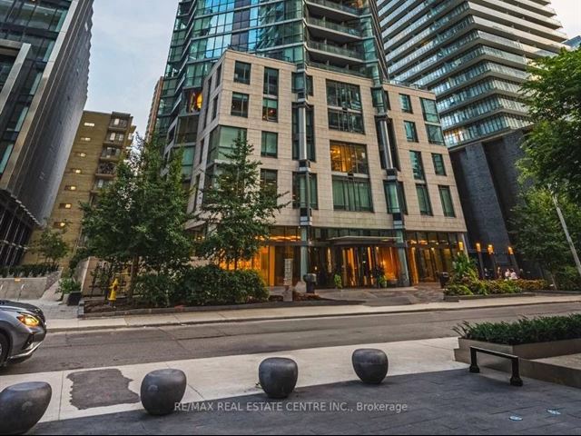 Chaz Yorkville - 605 45 Charles Street East - photo 1