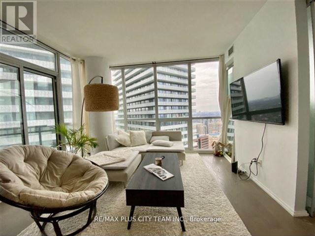 Chaz Yorkville - 4009 45 Charles Street East - photo 1