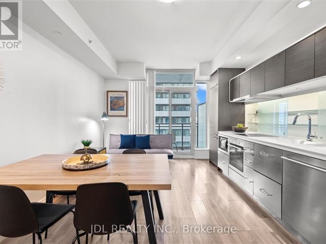 Chaz Yorkville - 3008 45 Charles Street East - photo 3