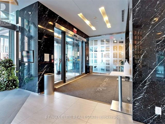 Chaz Yorkville - 4108 45 Charles Street East - photo 3