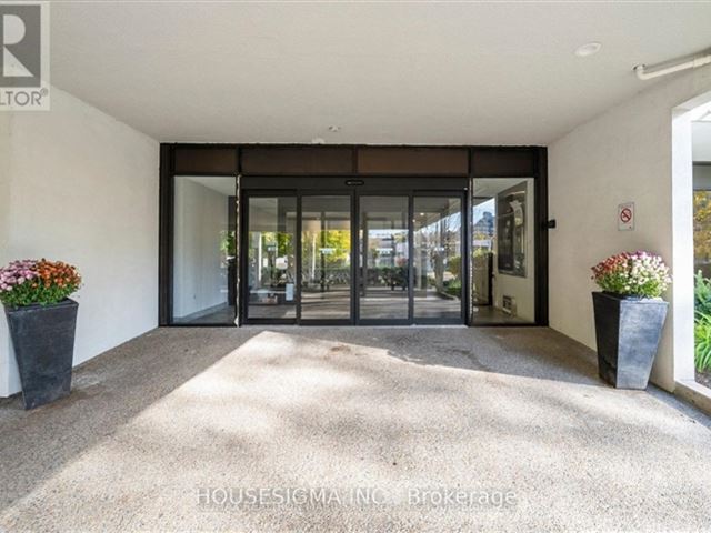 Grenadier Gardens - 1607 65 Southport Street - photo 3