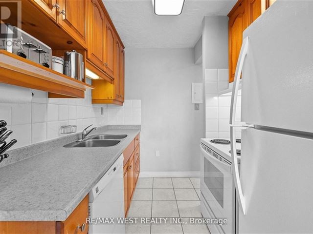 454 Carlton ST - 35 454 Carlton Street - photo 3