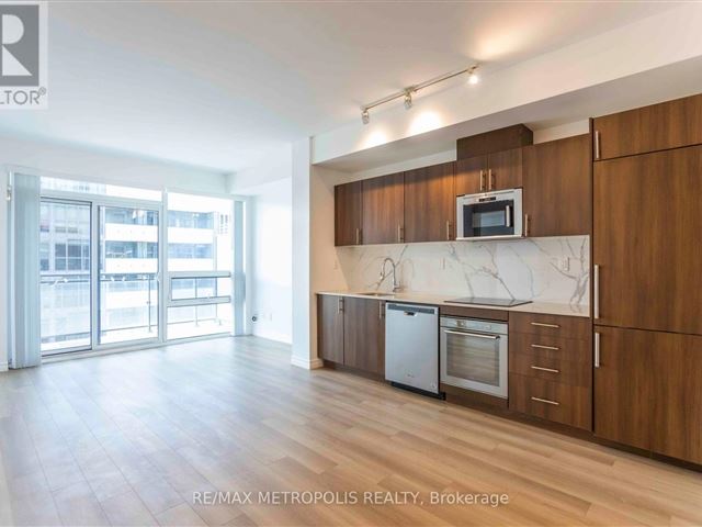 Axiom Condos - 2116 460 Adelaide Street East - photo 1