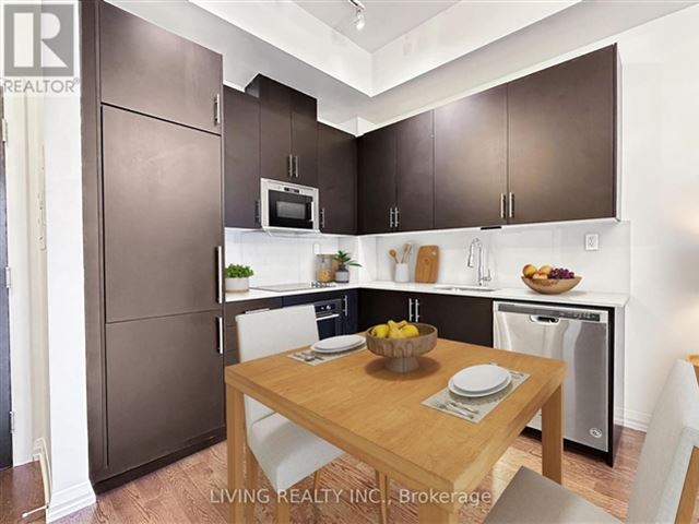 Axiom Condos - 915 460 Adelaide Street East - photo 3