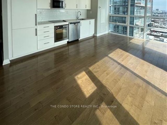 Axiom Condos - 1911 460 Adelaide Street East - photo 1