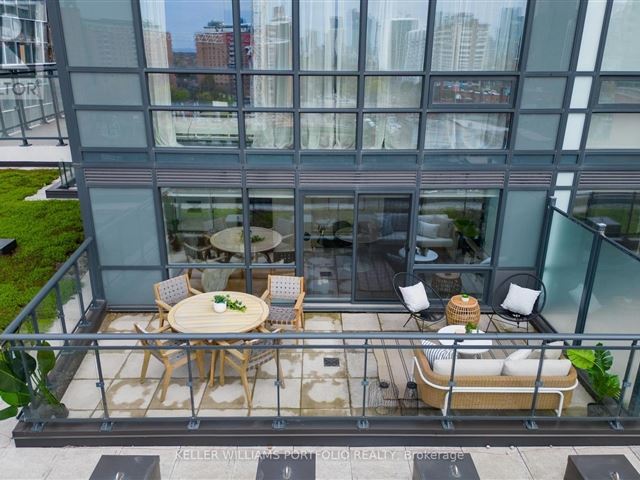 Axiom Condos - 1106 460 Adelaide Street East - photo 2