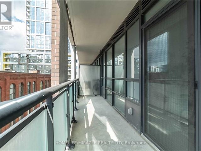 Axiom Condos - 609 460 Adelaide Street East - photo 1