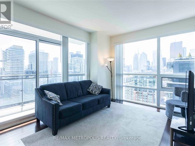 Axiom Condos - 2115 460 Adelaide Street East - photo 3