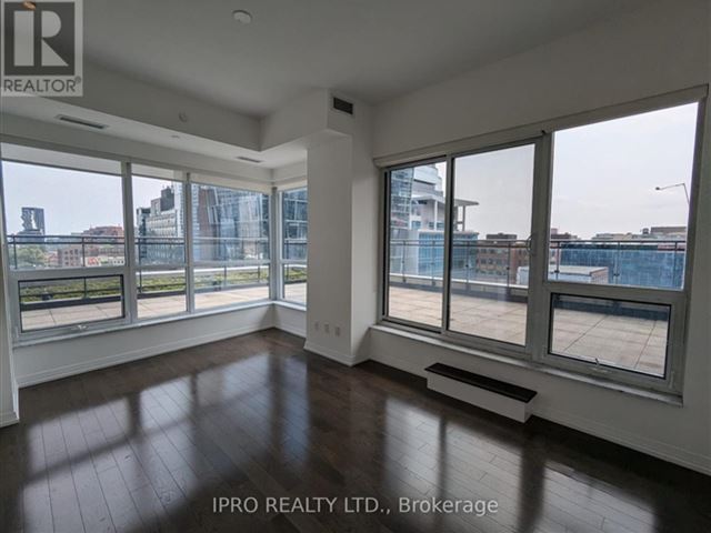 Axiom Condos - 1019 460 Adelaide Street East - photo 2