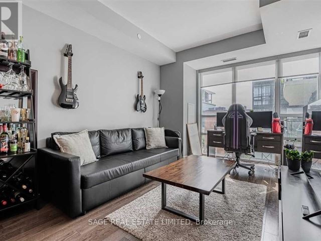 Axiom Condos - 715 460 Adelaide Street East - photo 1