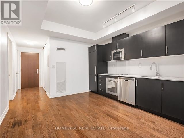 Axiom Condos - 603 460 Adelaide Street East - photo 2