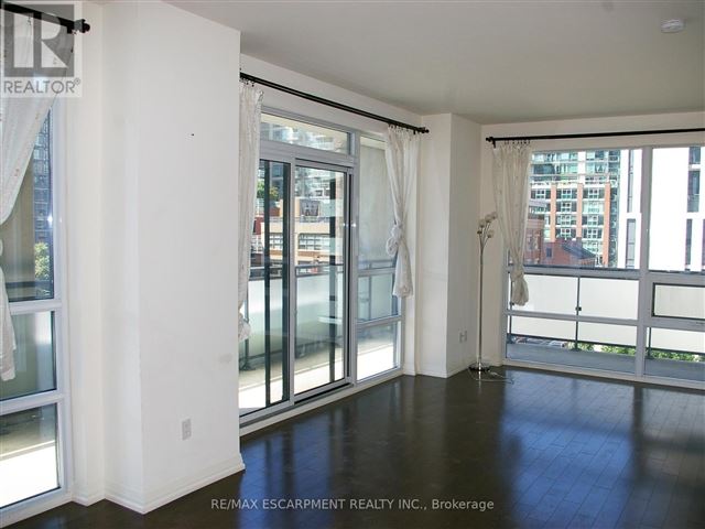 Axiom Condos - 622 460 Adelaide Street East - photo 2