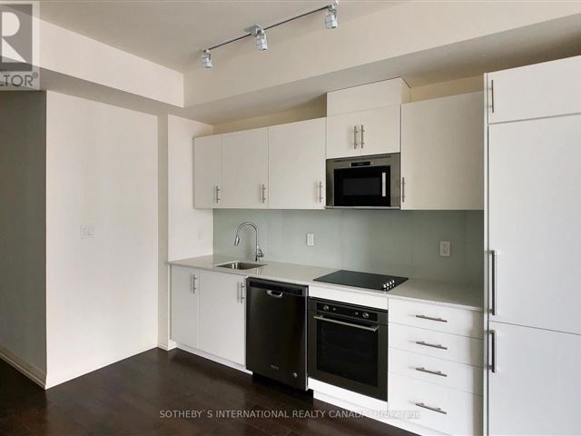 Axiom Condos - 1603 460 Adelaide Street East - photo 3