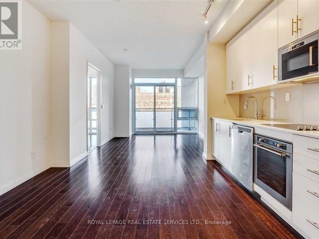 Axiom Condos - 509 460 Adelaide Street East - photo 2