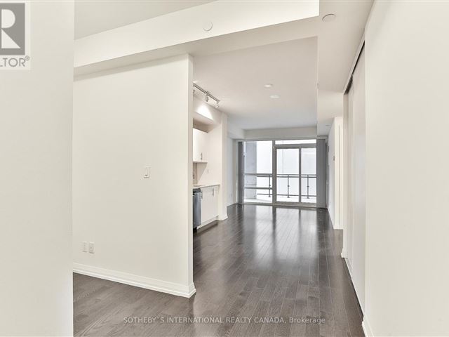 Axiom Condos - 602 460 Adelaide Street East - photo 2