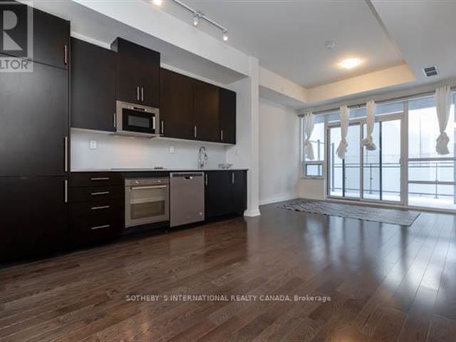 Axiom Condos - 903 460 Adelaide Street East - photo 3