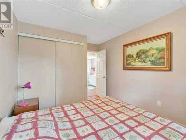 Pine Pointe - 206 4614 47a Avenue - photo 3