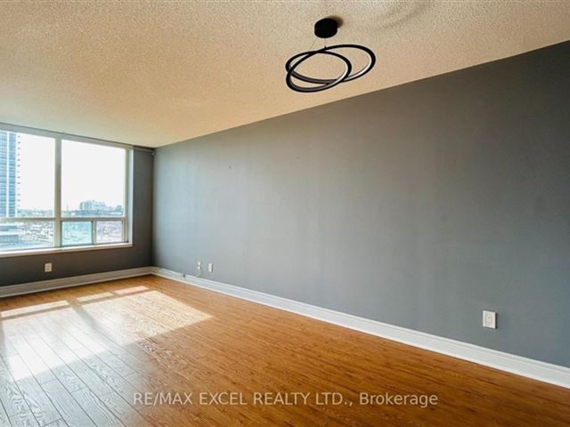Thornhill Towers 2 - 807 48 Suncrest Boulevard - photo 1