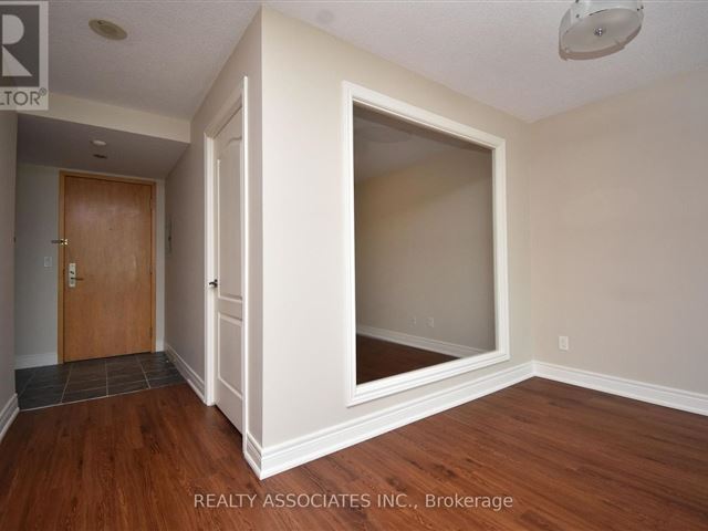 Thornhill Towers 2 - 811 48 Suncrest Boulevard - photo 2