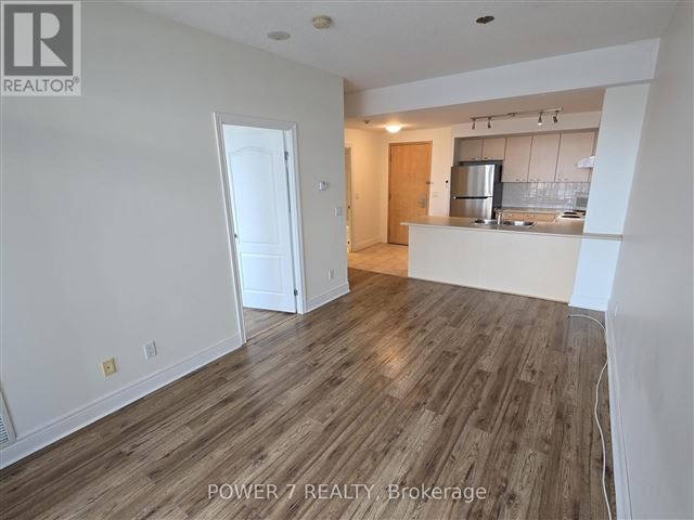Thornhill Towers 2 - 1022 48 Suncrest Boulevard - photo 3