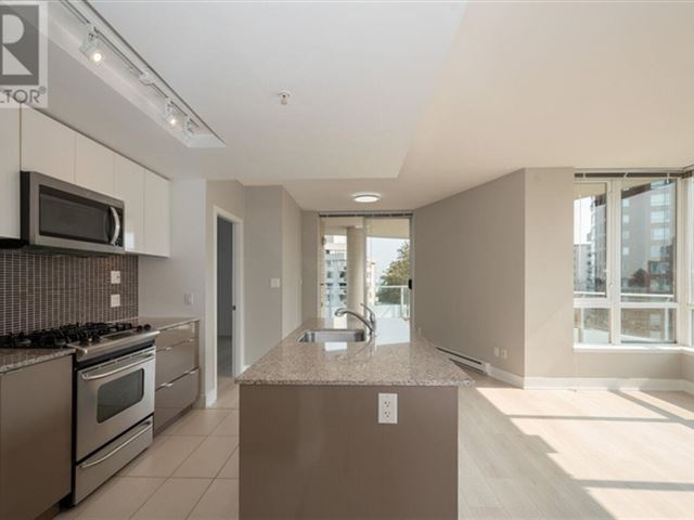 Centrepoint - 806 4800 Hazel Street - photo 1