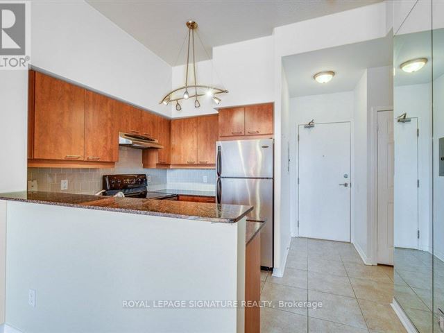 Lawrence Park on Rosewell - 511 455 Rosewell Avenue - photo 2