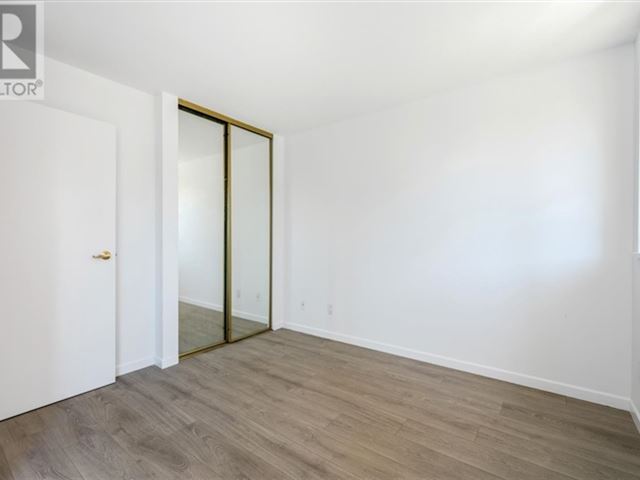 Robinson Tower - 211 488 Helmcken Street - photo 3