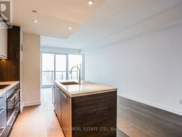 The Residences of 488 University Avenue - 4405 488 University Avenue - photo 2