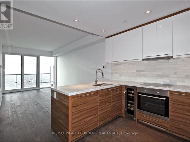 The Residences of 488 University Avenue - 3811 488 University Avenue - photo 3