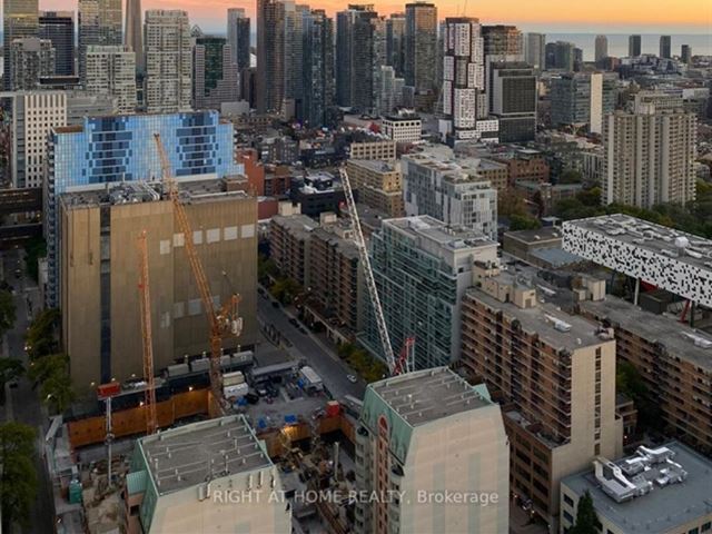 The Residences of 488 University Avenue - 2815 488 University Avenue - photo 2