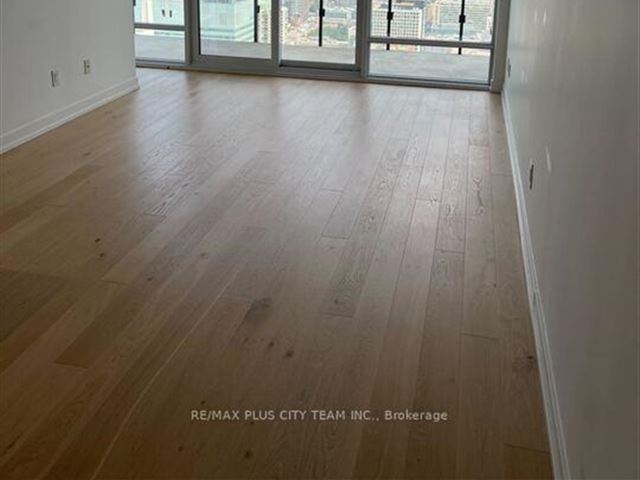 The Residences of 488 University Avenue - 4505 488 University Avenue - photo 2