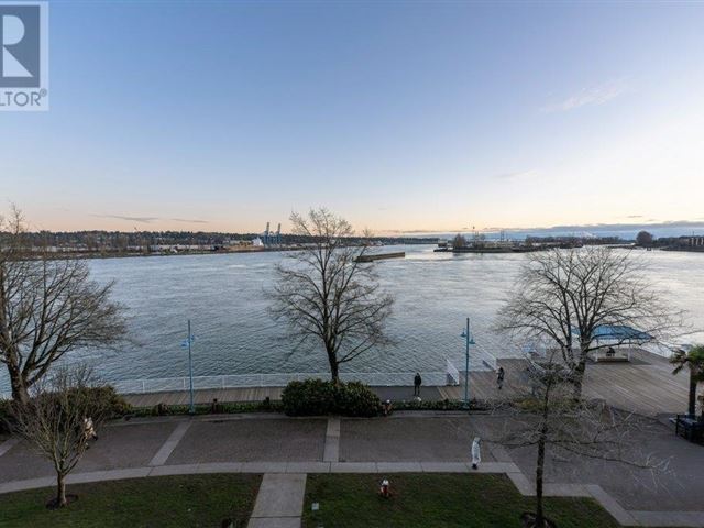 Quayside Terrace - 417 5 K De K Court - photo 1