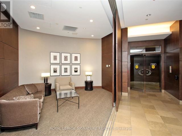 Triomphe - 410 5 Northtown Way - photo 2