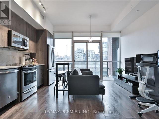 Local at Fort York - 710 50 Bruyeres Mews - photo 2