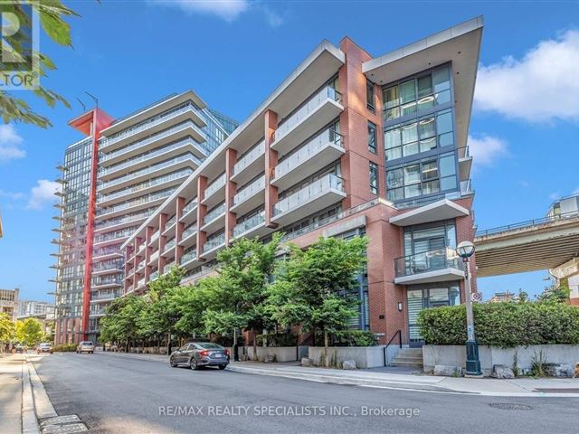 Local at Fort York -  50 Bruyeres Mews - photo 1