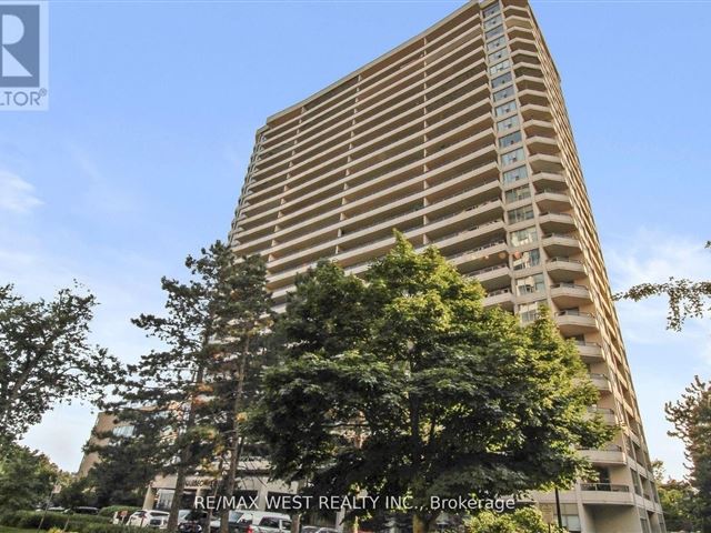 High Park Green - 708 50 Quebec Avenue - photo 1