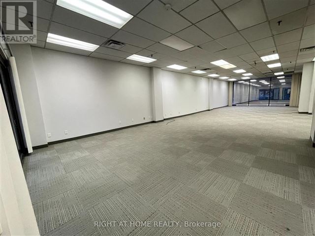 McLaughlin Square - 116 50 Richmond Street East - photo 2