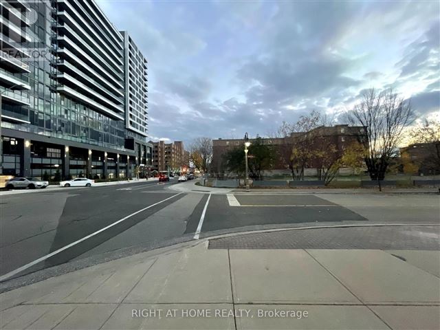 McLaughlin Square - 116 50 Richmond Street East - photo 1