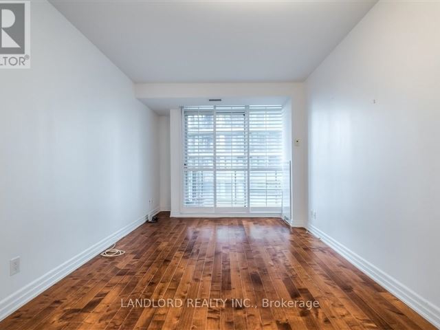 The Forest Hill - 1402 500 Saint Clair Avenue West - photo 2