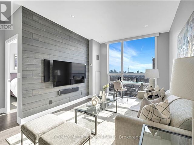 The Forest Hill - 1508 500 Saint Clair Avenue West - photo 2