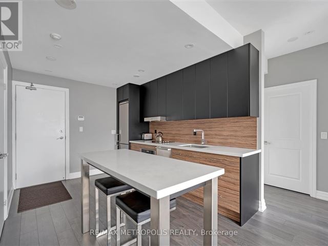 The Forest Hill - 1508 500 Saint Clair Avenue West - photo 2