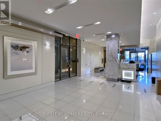 The Forest Hill - 507 500 Saint Clair Avenue West - photo 3