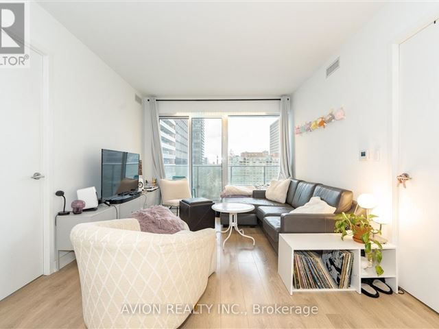 Teahouse Condos - 1112 501 Yonge Street - photo 2